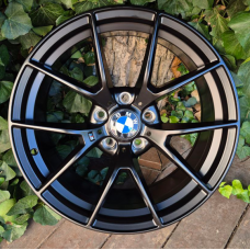 Replica BMW (B243) 8x18 5x120 ET30 DIA72,6 (satin black)