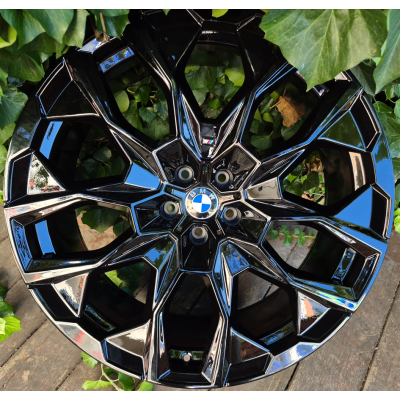 BMW (BM7118) gloss black